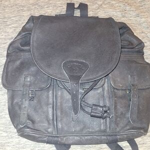 Sleek Black Leather Backpack with Adjustable Straps